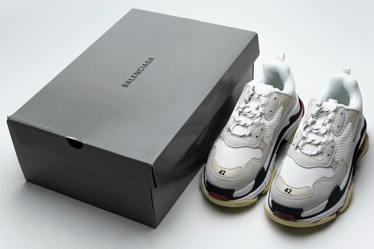 Box balenciaga hot sale triple s