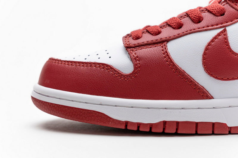 Nike SB Dunk 'University Red'