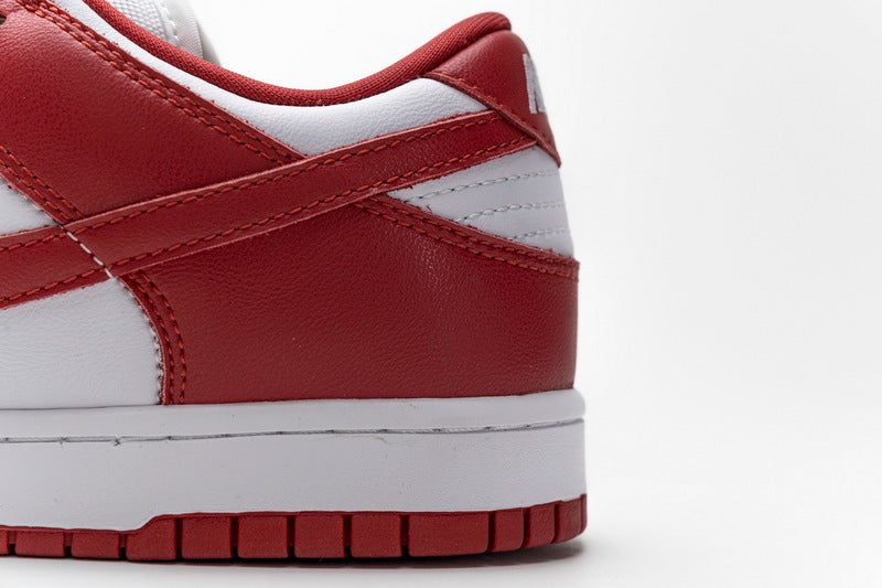 Nike SB Dunk 'University Red'