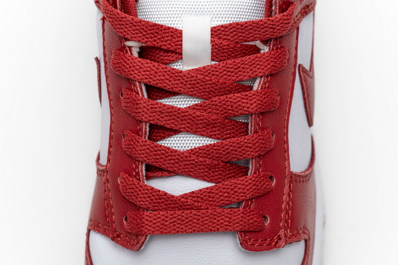 Nike SB Dunk 'University Red'