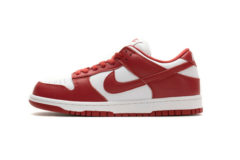 Nike SB Dunk 'University Red'